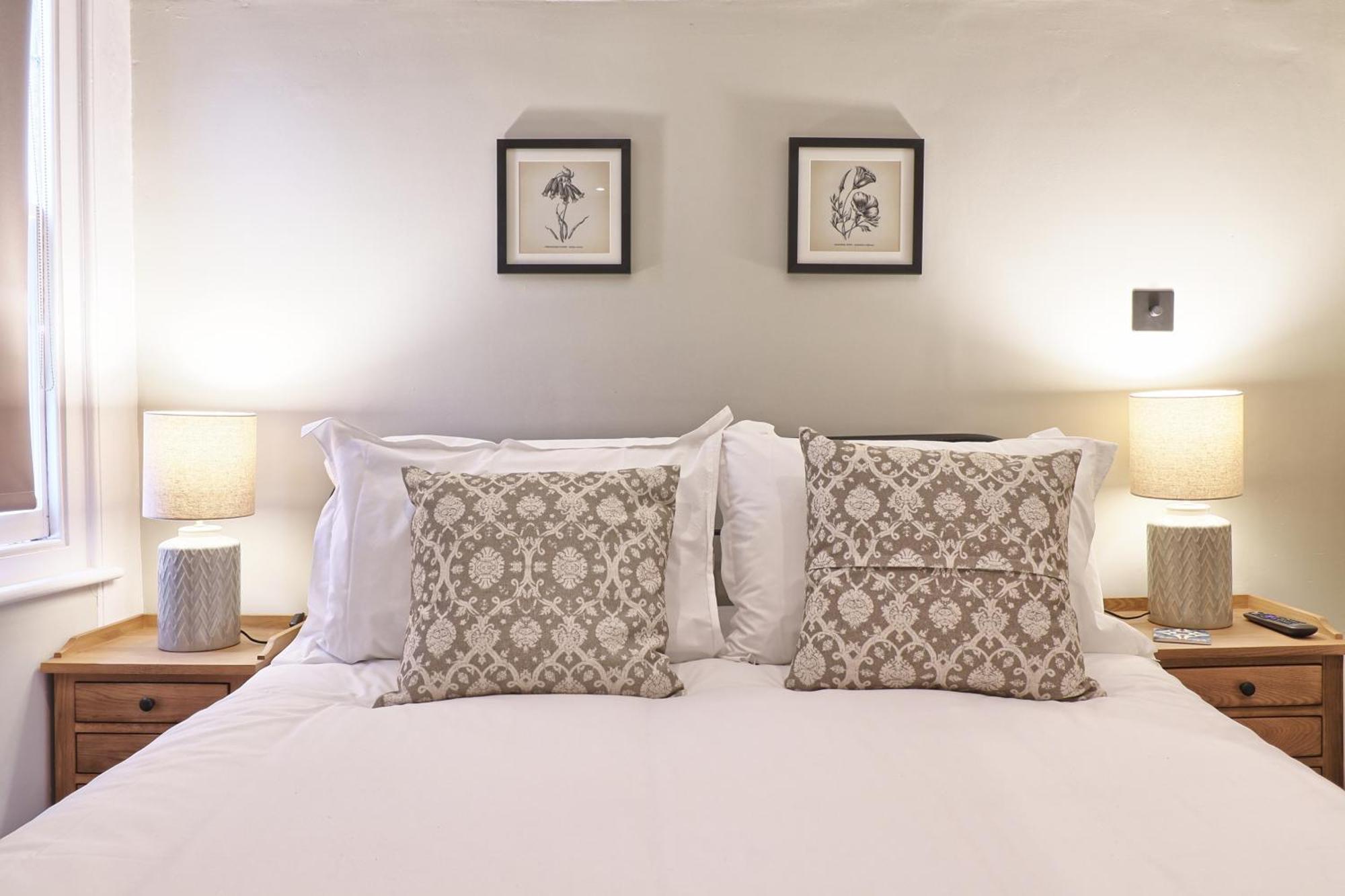 Ranfield'S Brasserie Hotel Rooms คอร์กิเชล ภายนอก รูปภาพ