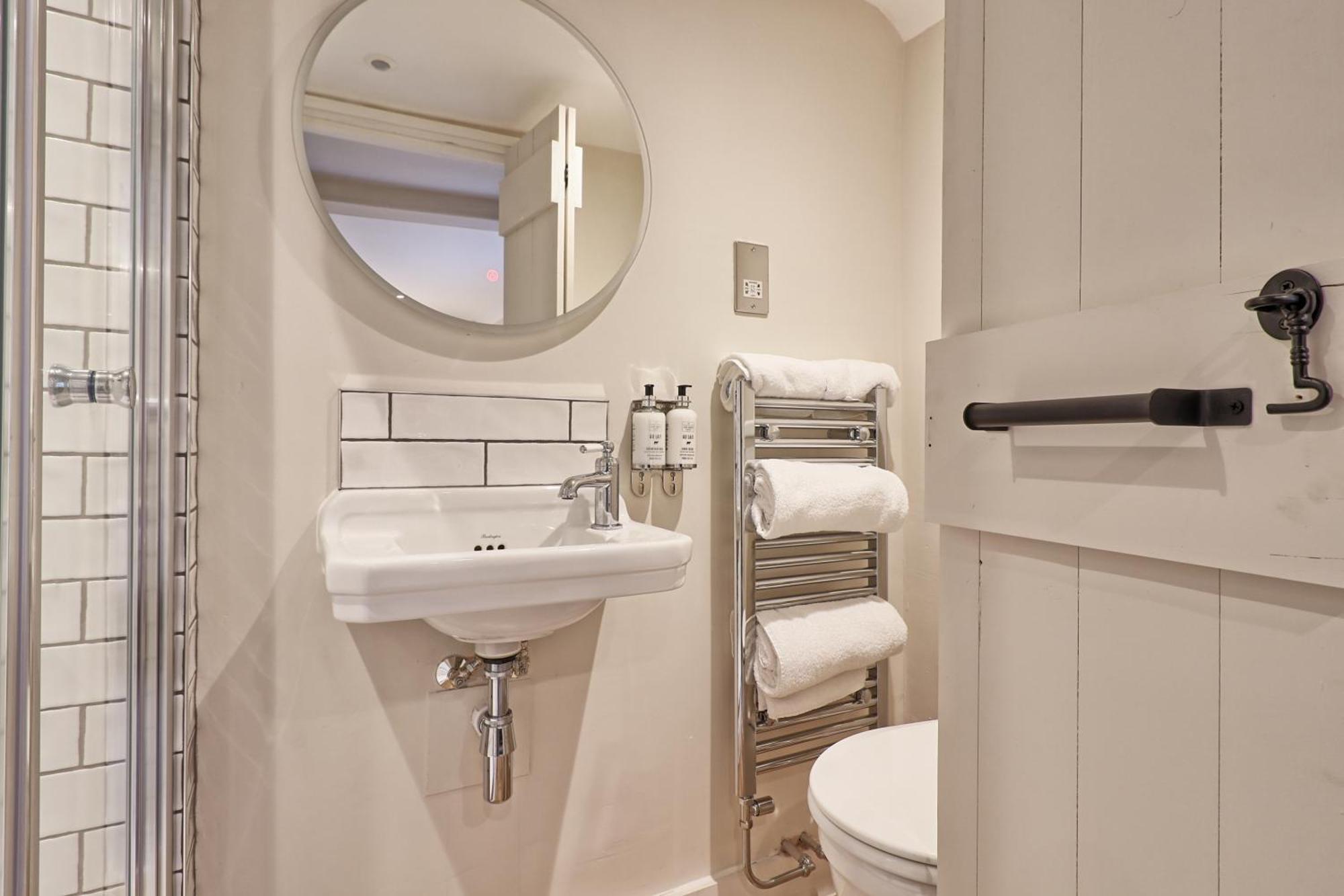 Ranfield'S Brasserie Hotel Rooms คอร์กิเชล ภายนอก รูปภาพ