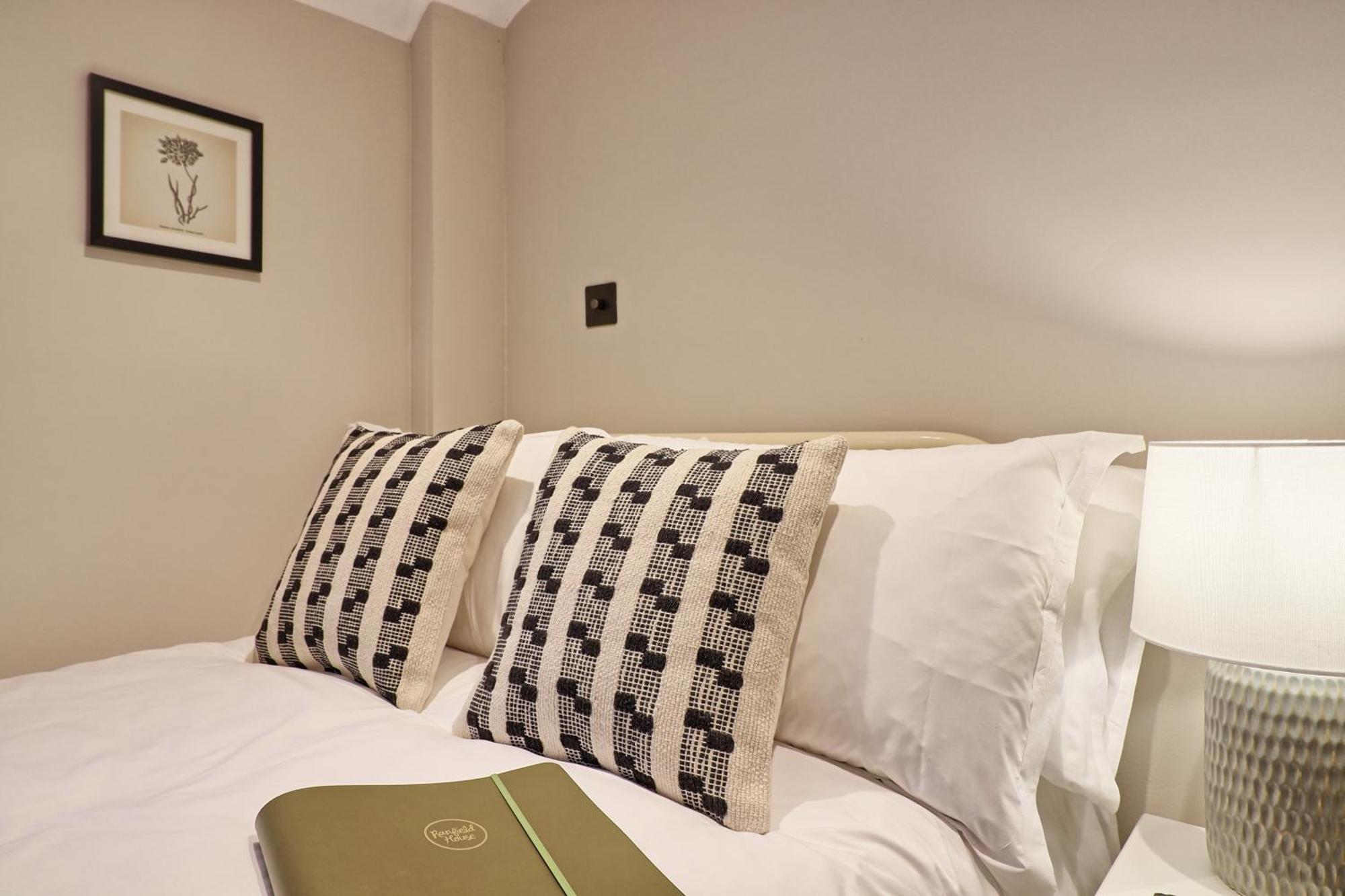 Ranfield'S Brasserie Hotel Rooms คอร์กิเชล ภายนอก รูปภาพ