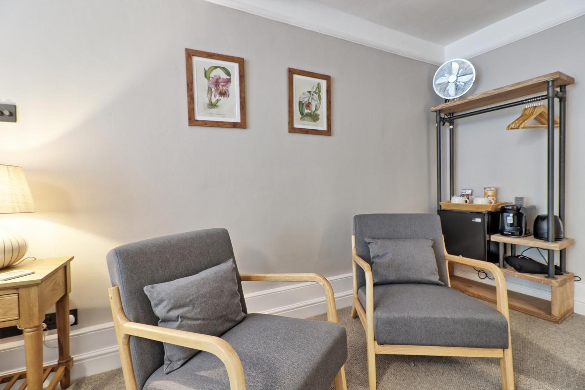 Ranfield'S Brasserie Hotel Rooms คอร์กิเชล ภายนอก รูปภาพ