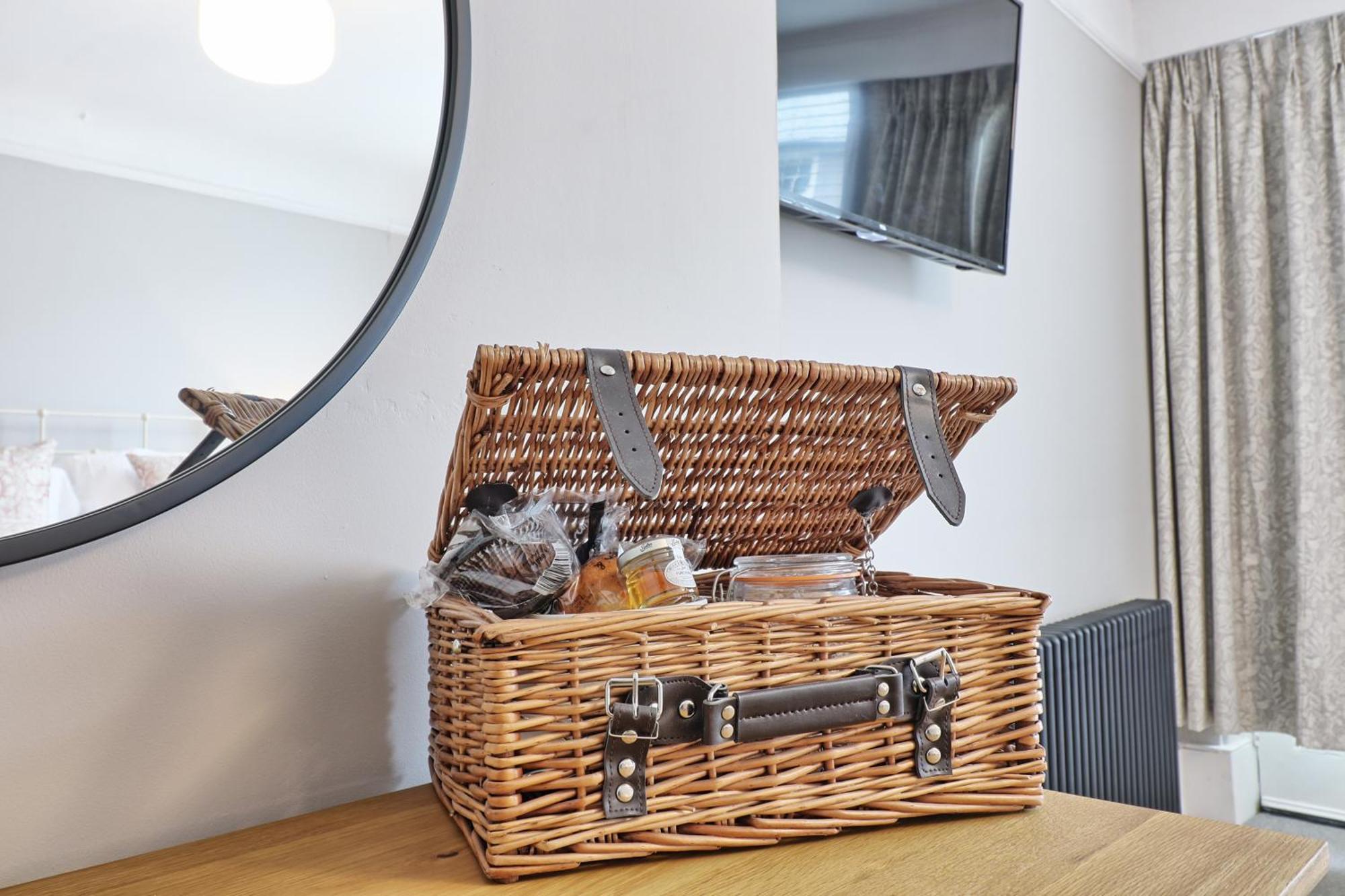 Ranfield'S Brasserie Hotel Rooms คอร์กิเชล ภายนอก รูปภาพ