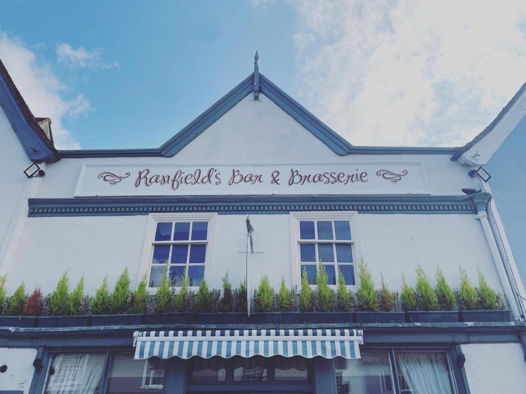 Ranfield'S Brasserie Hotel Rooms คอร์กิเชล ภายนอก รูปภาพ